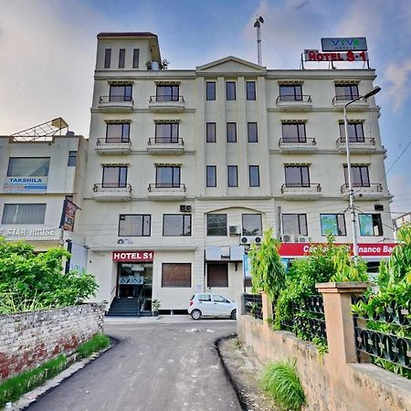 Vivo Hotels Jalandhar Buitenkant foto