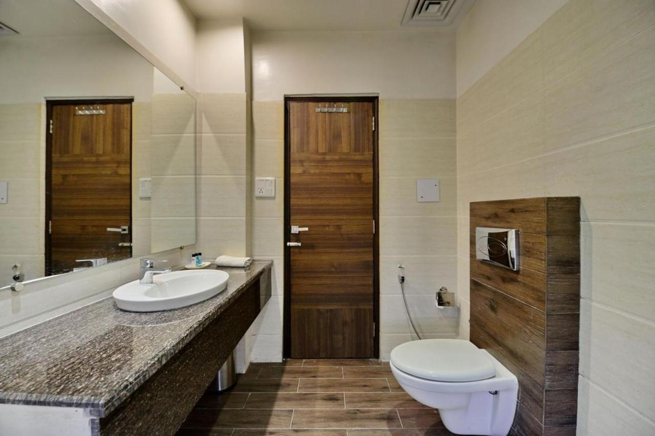 Vivo Hotels Jalandhar Buitenkant foto