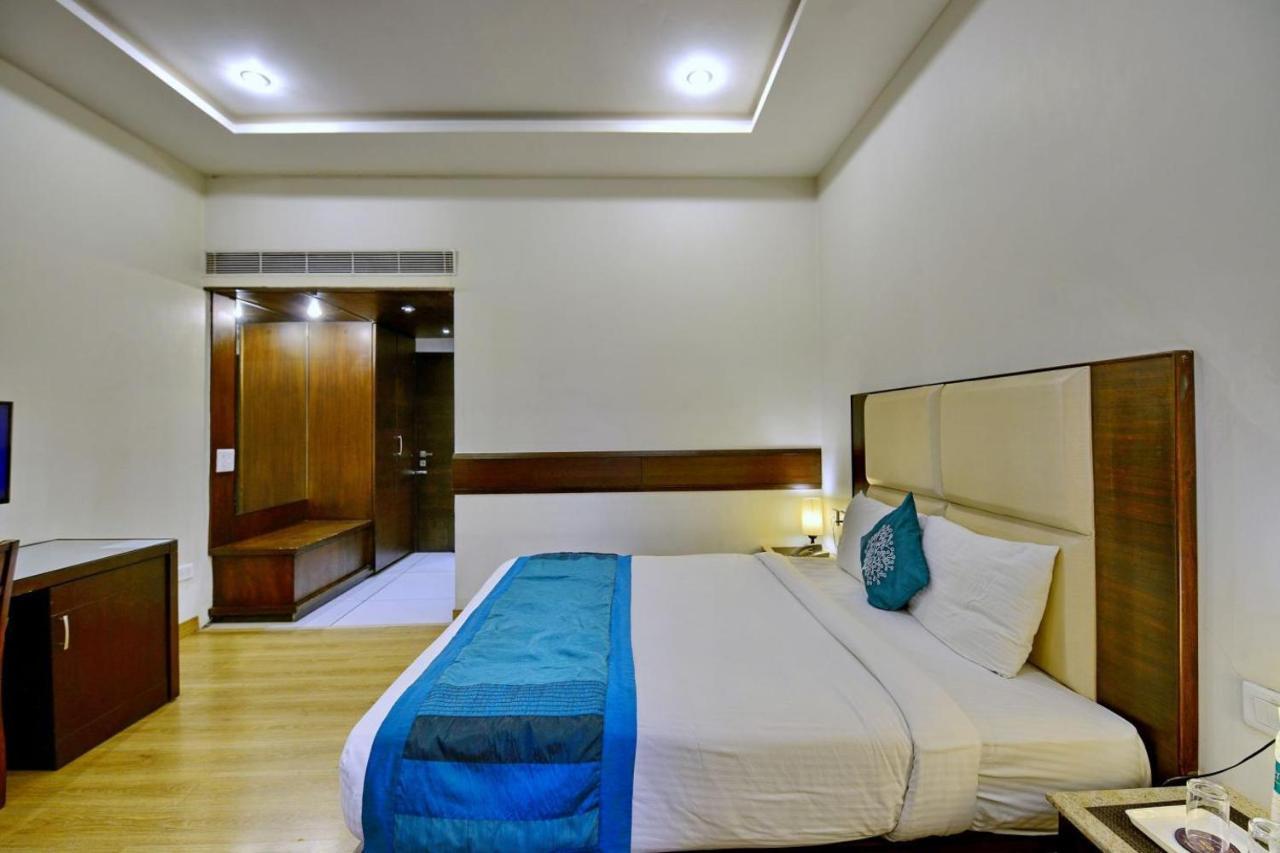 Vivo Hotels Jalandhar Buitenkant foto